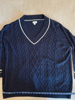 Market & Spruce Navy Cable-Knit V-Neck Sweater with Cream Trim
